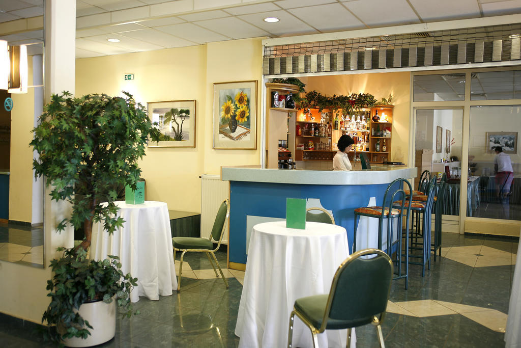 Hotel Bara Junior Budapest Restaurant bilde